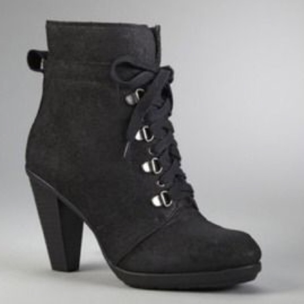 Kenneth Cole Reaction Fun Hunt Ankle Boots 7.5